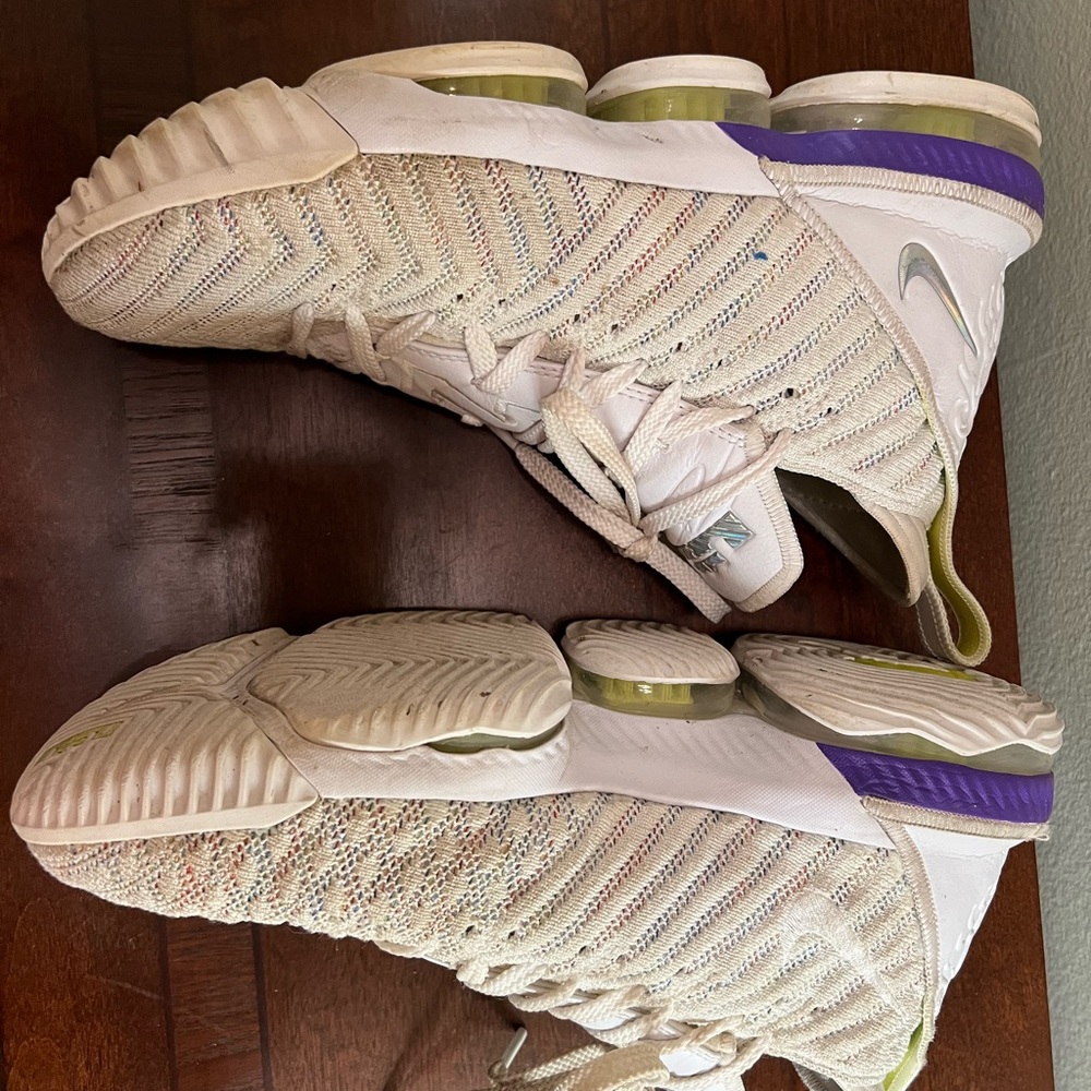 Nike Lebron 16 Buzz Lightyear Volt White Purple Grape AO2588-102 Men's Size 9.5 - Picture 10 of 16